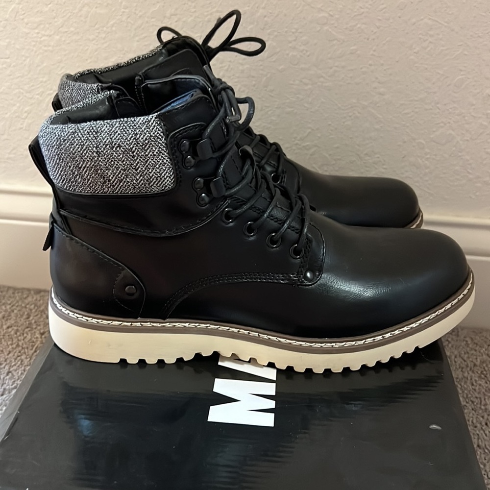 BRAND NEW Steve Madden Boots - Picture 4 of 7